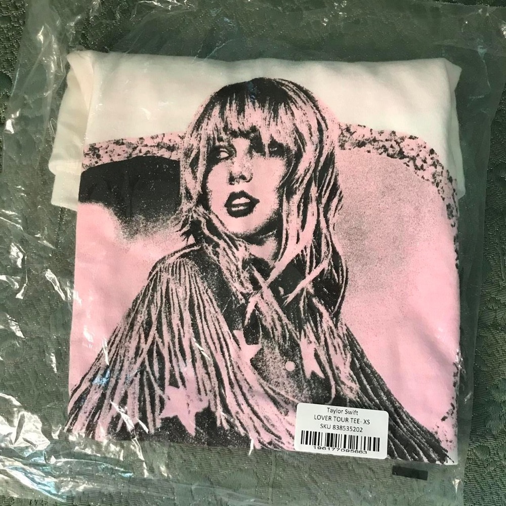 Taylor Swift Eras Tour Lover t-shirt XS